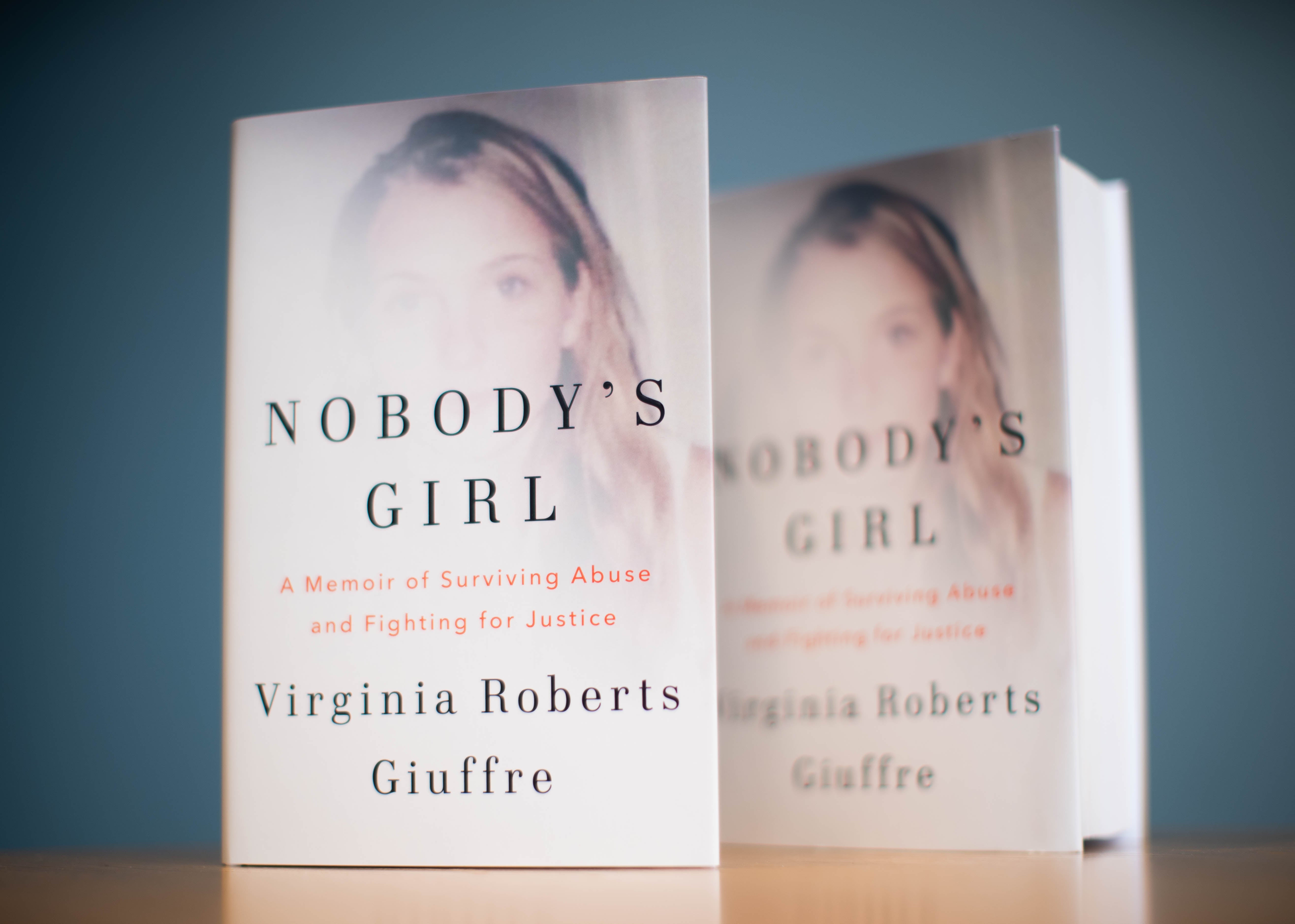 La autobiografía de Giuffre, Nobody's Girl , ya provocó que el príncipe Andrés sea despojado de sus títulos reales