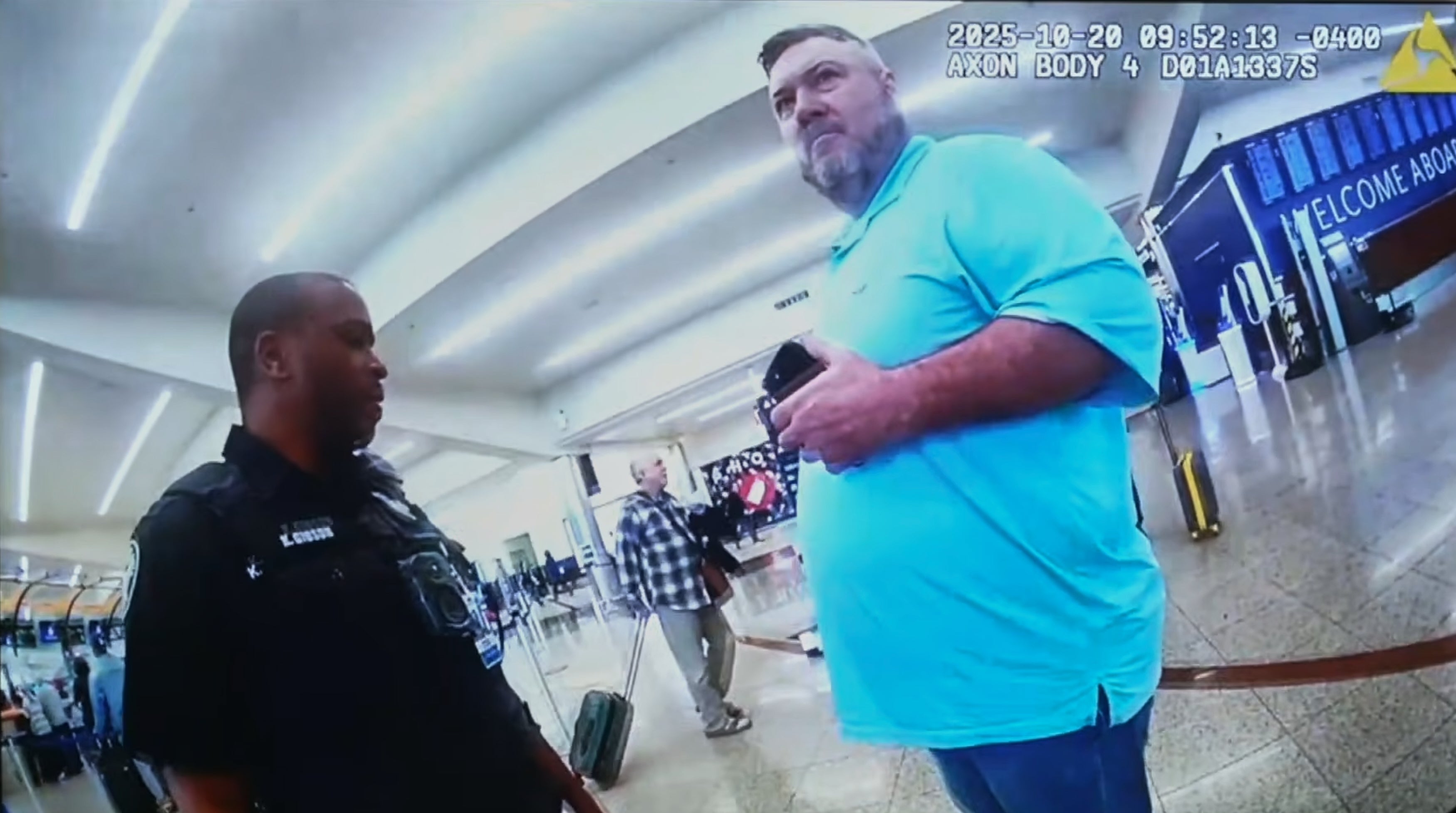ATLANTA-AEROPUERTO-HOMBRE ARMADO