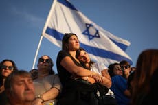Enviados de EEUU llegan a Israel para reforzar tregua; milicianos entregan restos de un rehén