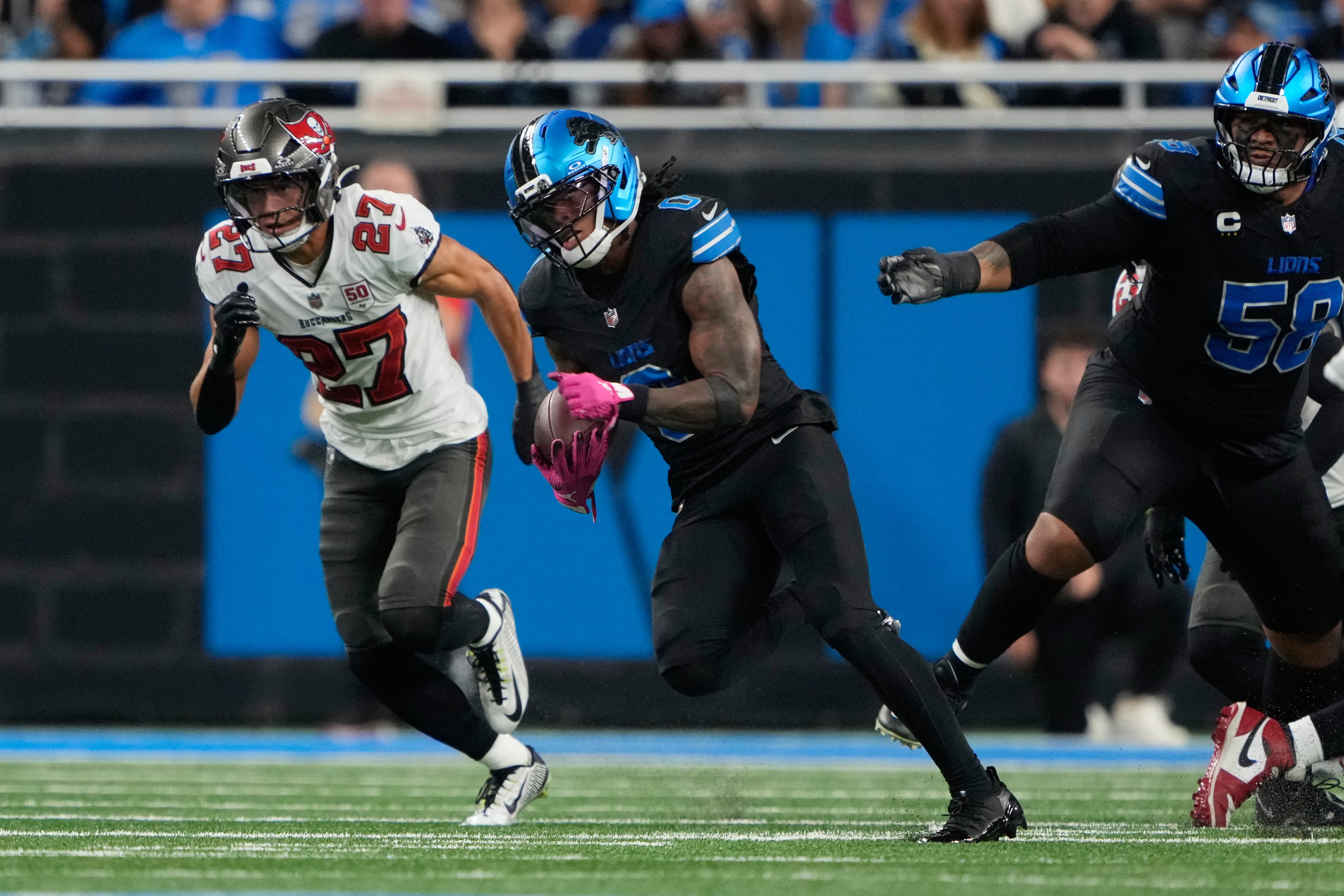 BUCCANEERS-LIONS