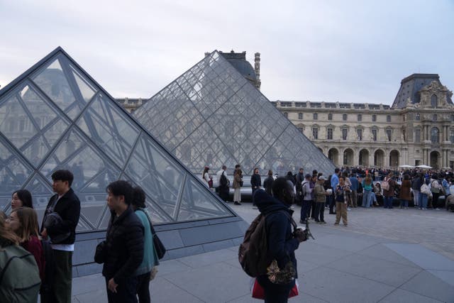 EUR-GEN FRANCIA-LOUVRE