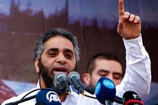 Exestrella del pop convertido en insurgente comparece ante tribunal de Beirut tras 12 años prófugo