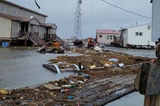 Autoridades tratan de alojar a desplazados por tormenta en Alaska en hoteles y casas arrendadas