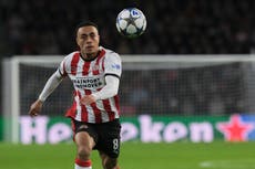 Técnico de PSV Eindhoven dice que Sergiño Dest no fue titular en la Champions por llegar tarde
