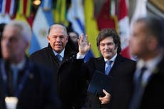 Canciller argentino renuncia a días de elecciones legislativas cruciales para Milei