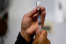 Las vacunas contra el COVID-19 podrían ayudar a algunos pacientes con cáncer a combatir tumores