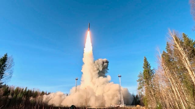 <p>Prueba de lanzamiento de un misil balístico intercontinental Yars desde las instalaciones de lanzamiento de Plesetsk, en el noroeste de Rusia</p>