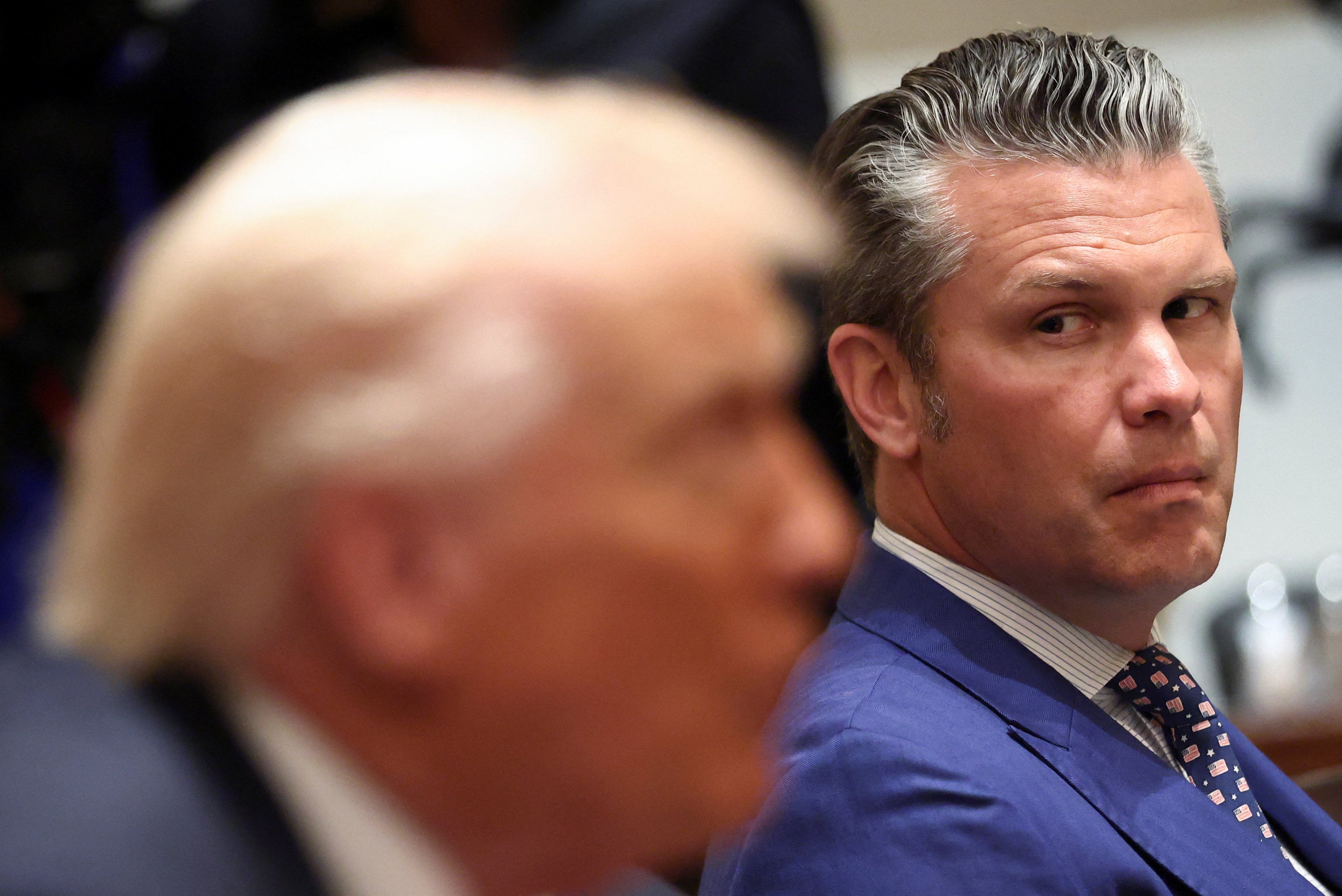 El Secretario de Defensa Pete Hegseth anunció el último ataque. El gobierno de Trump se enfrenta a dudas sobre la legalidad y la ética de los ataques