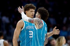 Brandon Miller anota 25 puntos en su regreso y Hornets doblegan a Nets 136-117 en el debut