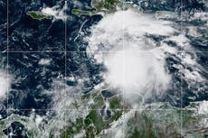 La tormenta tropical Melissa avanza por el Caribe mientras las islas se preparan para la lluvia