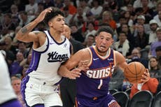 Devin Booker anota 31 puntos, Suns remontan déficit de 20 y vencen a Kings por 120-116