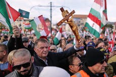 Miles de húngaros marchan en Budapest en apoyo al primer ministro Orbán