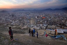 Una familia huyó de Afganistán. Luego EEUU los deportó por el mundo