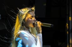 Elena Rose captura la calidez del amor en “Bendito verano”