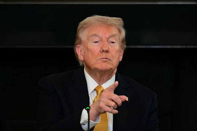 <p>Trump afirma que probablemente no pedirá permiso al Congreso para su “guerra” contra los cárteles, tras la muerte de más de 37 presuntos narcotraficantes en ataques militares</p>