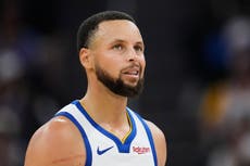 Con 42 puntos, Curry lleva a Warriors a victoria de 137-131 sobre Nuggets en emocionante prórroga