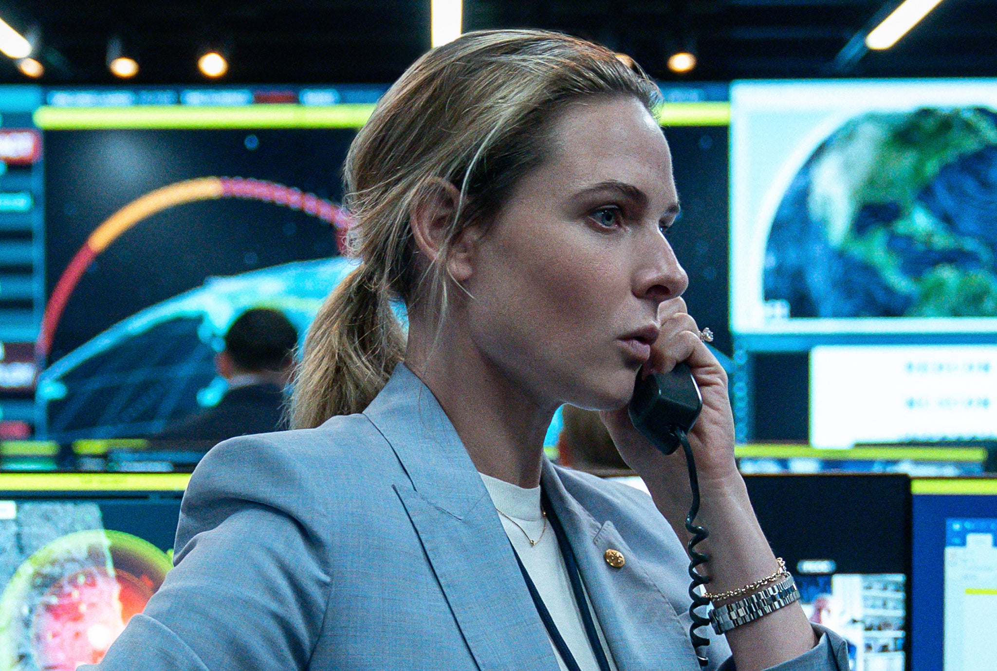 Rebecca Ferguson en la Sala de Crisis de la Casa Blanca en Una casa de dinamita, de Kathryn Bigelow