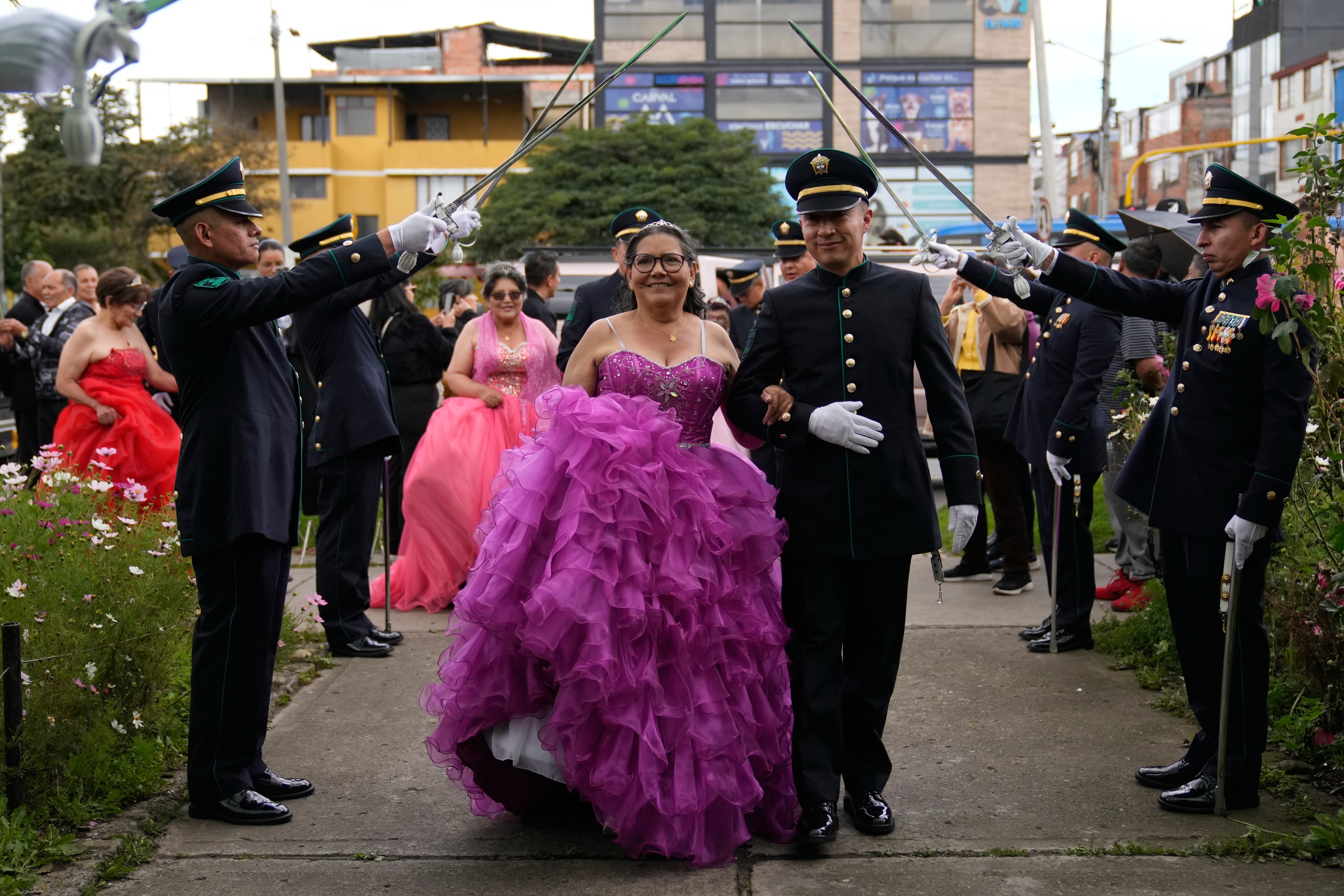 COLOMBIA-ABUELAS QUINCEAÑERAS
