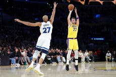 Luka Doncic anota 49 puntos en la victoria 128-110 de los Lakers sobre Timberwolves
