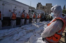 Palestinos enfrentan macabra búsqueda de seres queridos entre restos entregados por Israel