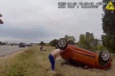 Video muestra dramático rescate de un bebé atrapado dentro de un auto volcado en Texas