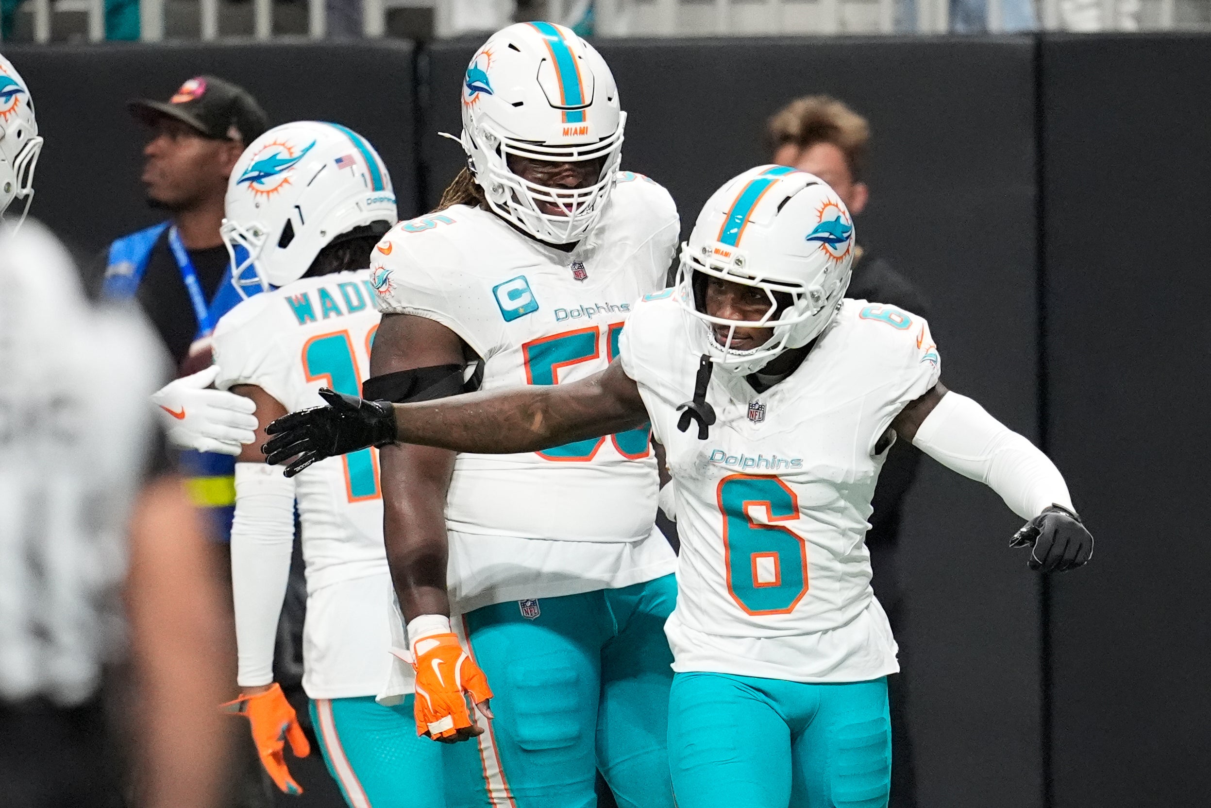 DOLPHINS FALCONS