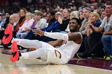 Mitchell anota 24 y Mobley luce en tiros libres en triunfo de Cavaliers 118-113 ante Bucks