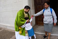 Represión migratoria genera temor y solidaridad en un templo católico en Washington, DC