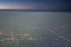 India hace una prueba de siembra de nubes para reducir la polución en Nueva Delhi