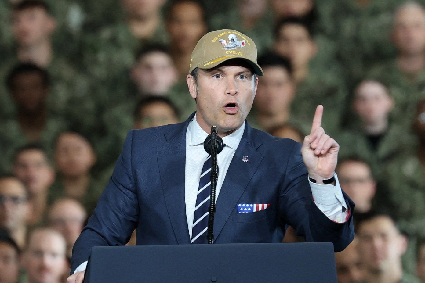 El secretario de Defensa, Pete Hegseth, comparó a los presuntos narcotraficantes con Al-Qaeda, calificándolos de “narcoterroristas”, mientras el Gobierno de Trump busca justificar una serie de asesinatos en aguas del Pacífico y el Caribe