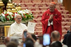 El papa insta a maestros católicos a priorizar la vida espiritual sobre los logros profesionales