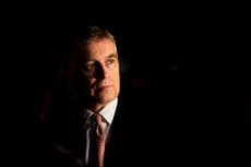 Crece presión sobre el príncipe Andrés para que desocupe mansión de renta simbólica