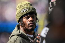 Quarterback Lamar Jackson, participa plenamente en práctica de los Ravens