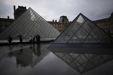 Detienen a cinco personas más en la investigación del robo de joyas en el Louvre