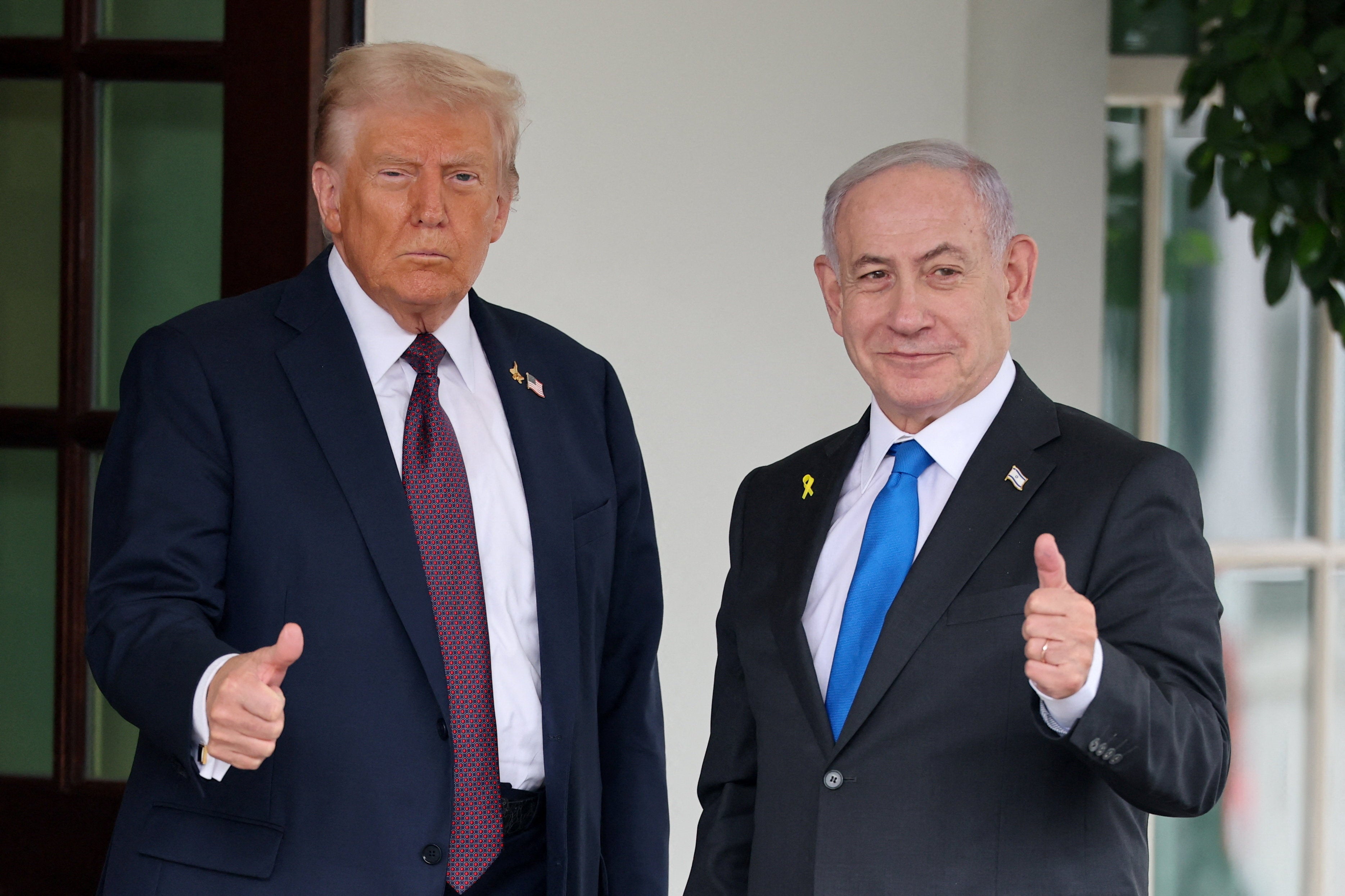 El presidente estadounidense Donald Trump (izquierda) con Benjamin Netanyahu (derecha)