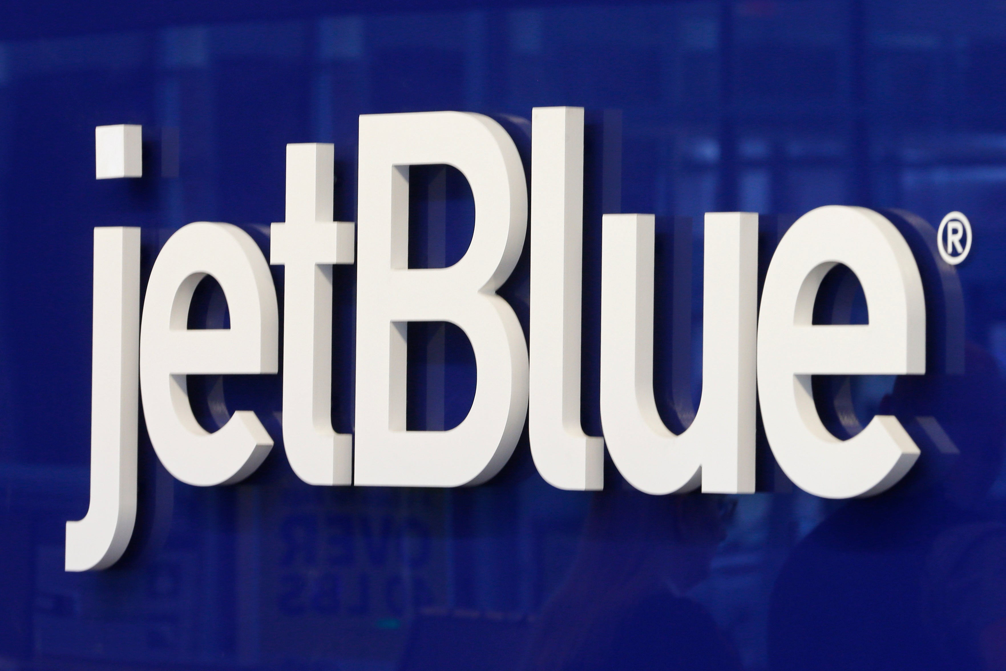 EEUU-JETBLUE-ATERRIZAJE DE EMERGENCIA