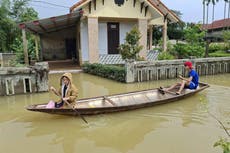 Inundaciones dejan 13 muertos en el centro de Vietnam mientras avanzan las operaciones de rescate