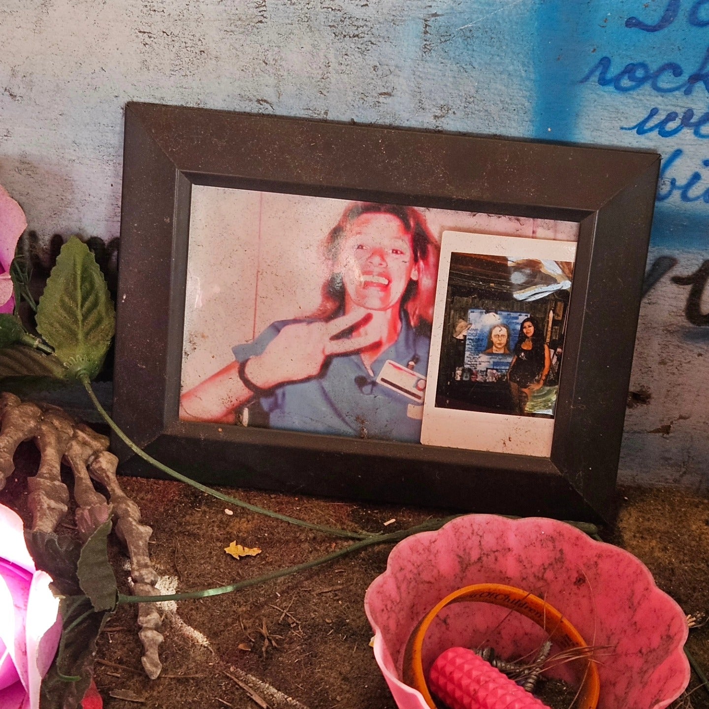 El bar todavía recibe visitantes de todo el mundo: motociclistas, simpatizantes, aficionados a los crímenes reales y personas movidas por la curiosidad