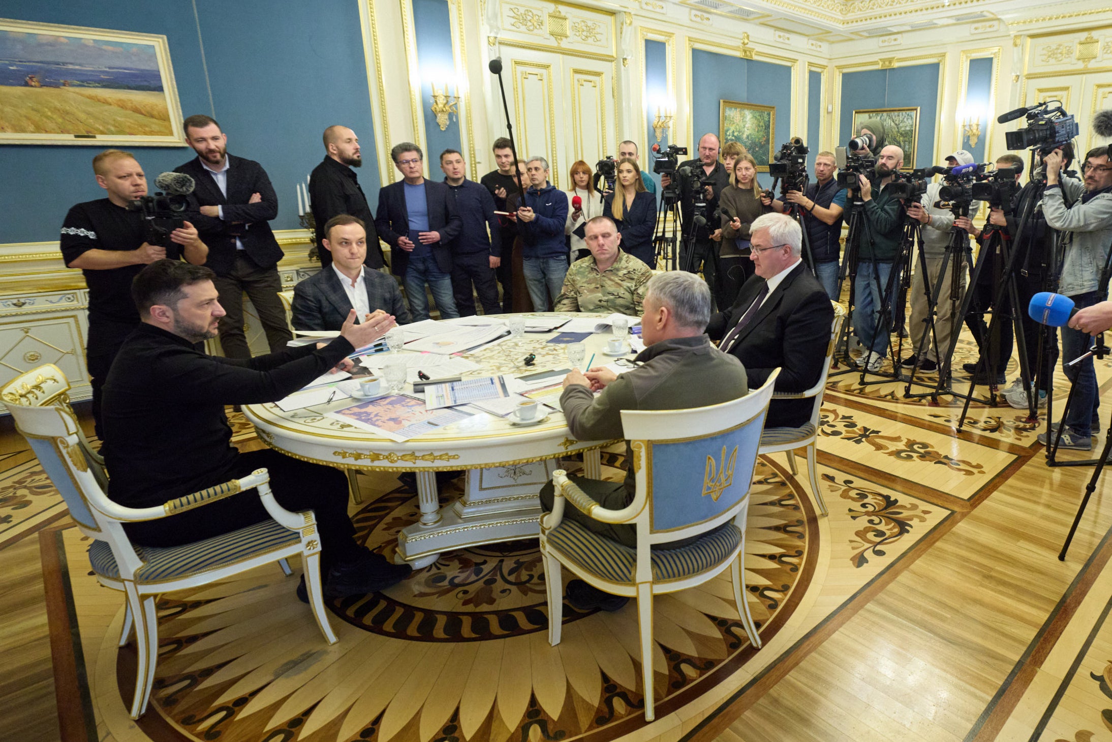 Rusia despliega 170.000 tropas para ofensiva en Donetsk, afirma Zelenskyy