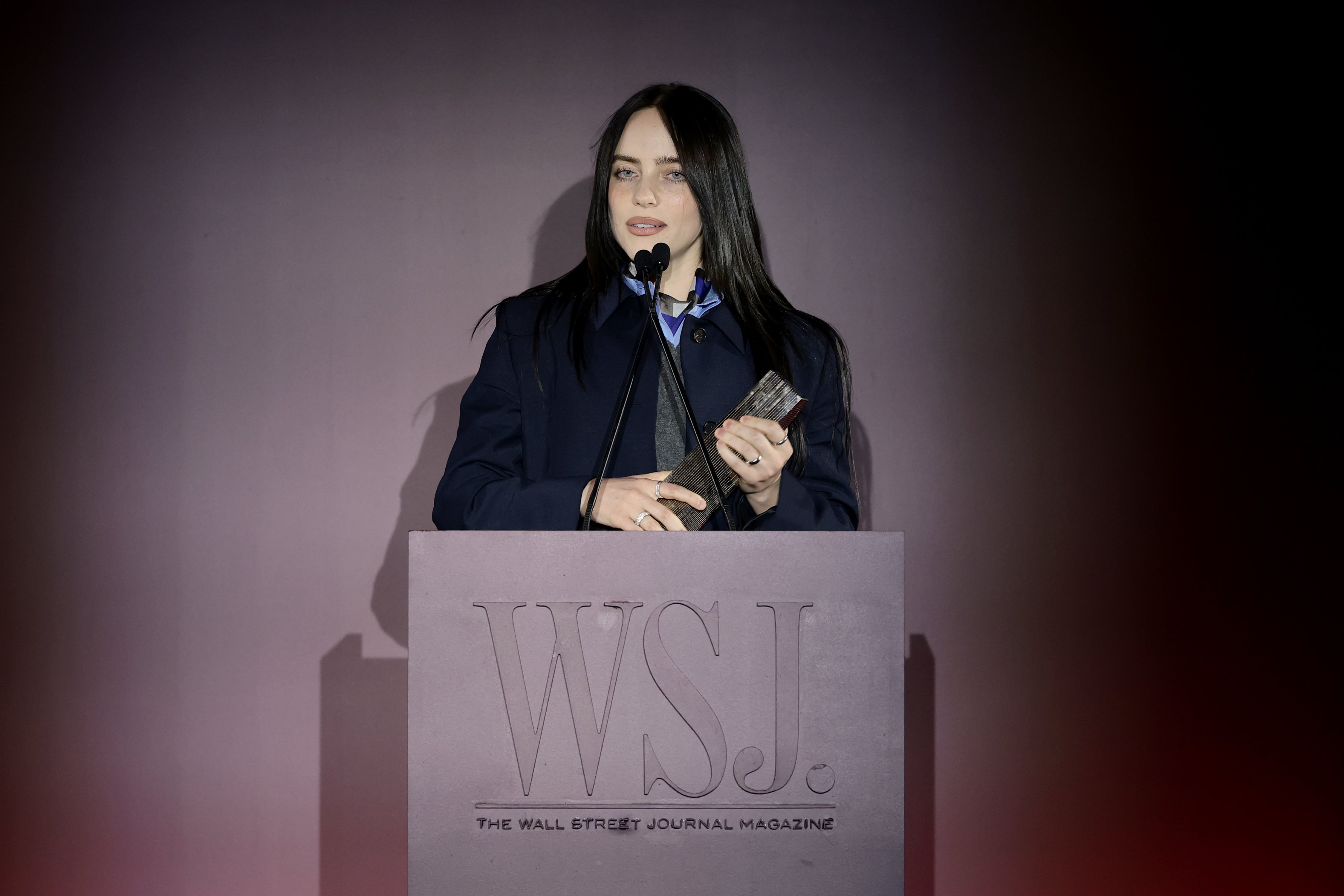 Billie Eilish criticó a los multimillonarios durante la entrega de los premios Innovator Awards 2025 de la revista 'WSJ' el 29 de octubre