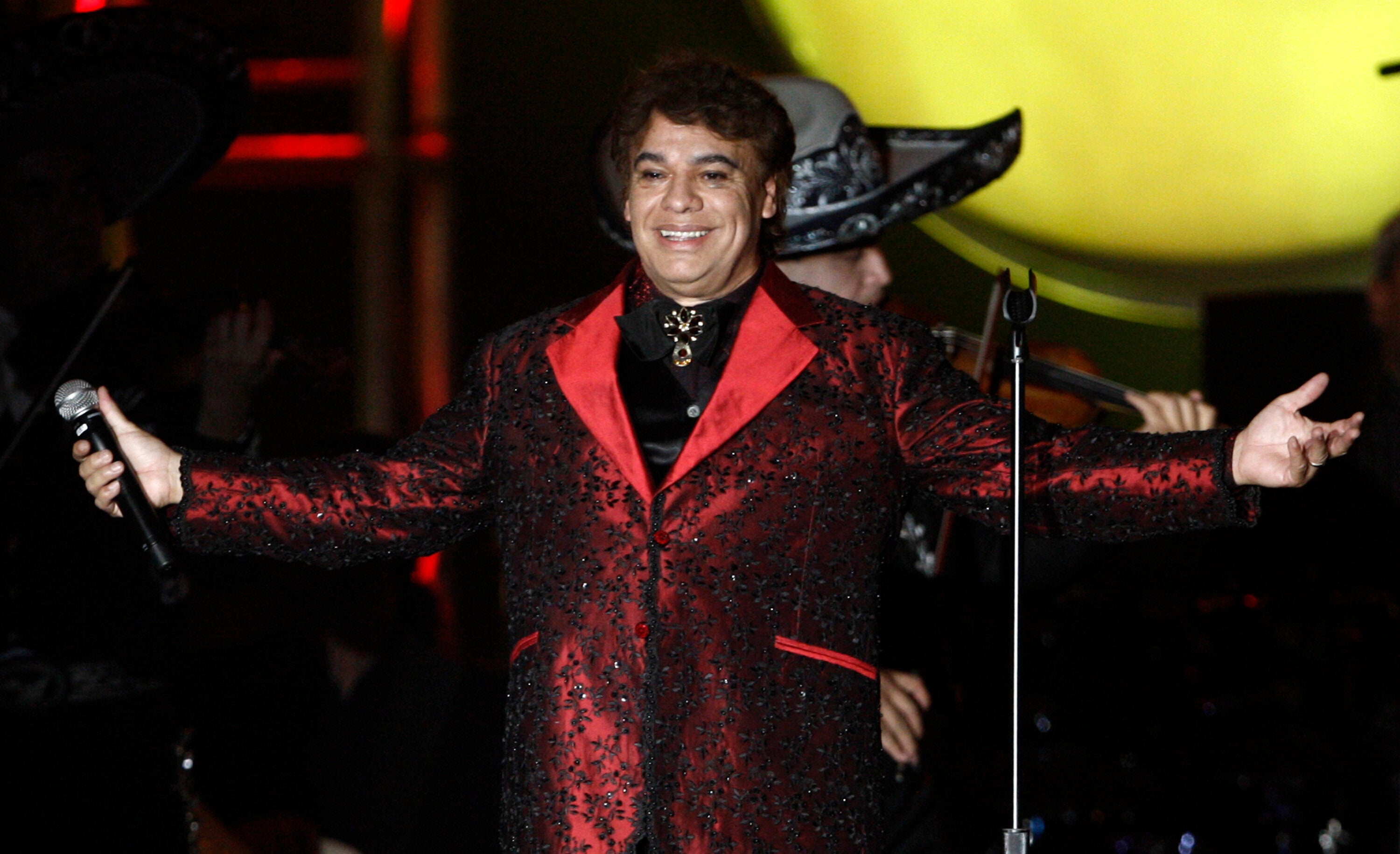 JUAN GABRIEL DEBO PUEDO Y QUIERO