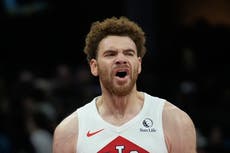 Jamison Battle anota 20 puntos y encesta dos triples clave en victoria de Raptors 112-101 sobre Cavs