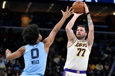 Doncic regresa tras tres juegos de ausencia y anota 44 en victoria de Lakers 117-112 sobre Grizzlies