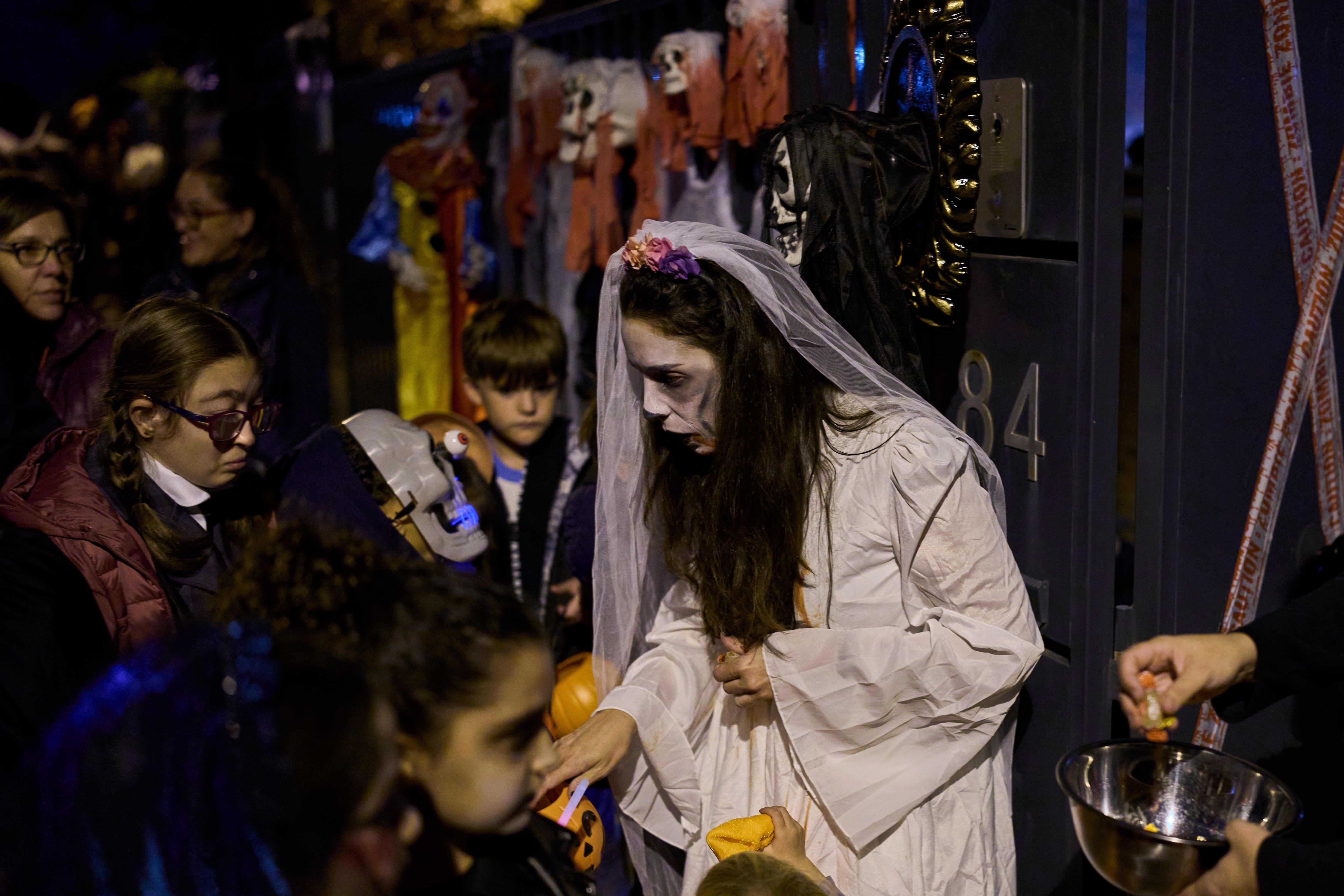 Halloween y una tradición cristiana en declive conviven en el Día de Todos los Santos en España