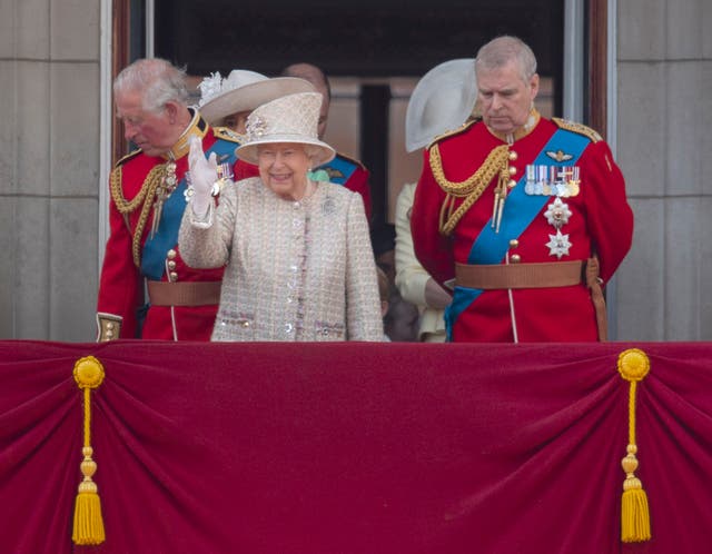 <p>La protección de su madre forjó en Andrés una sensación de invulnerabilidad y dejó a Carlos para recoger los pedazos (Victoria Jones/PA)</p>