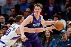 Knueppel anota 24 puntos y lidera a los Hornets en victoria 126-103 sobre los Jazz