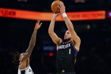 Booker anota 28 y Wembanyama tiene una mala noche; Suns vencen 130-118 a Spurs