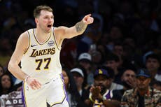 Lakers vencen 130-120 al Heat con triple-doble de Luka Doncic