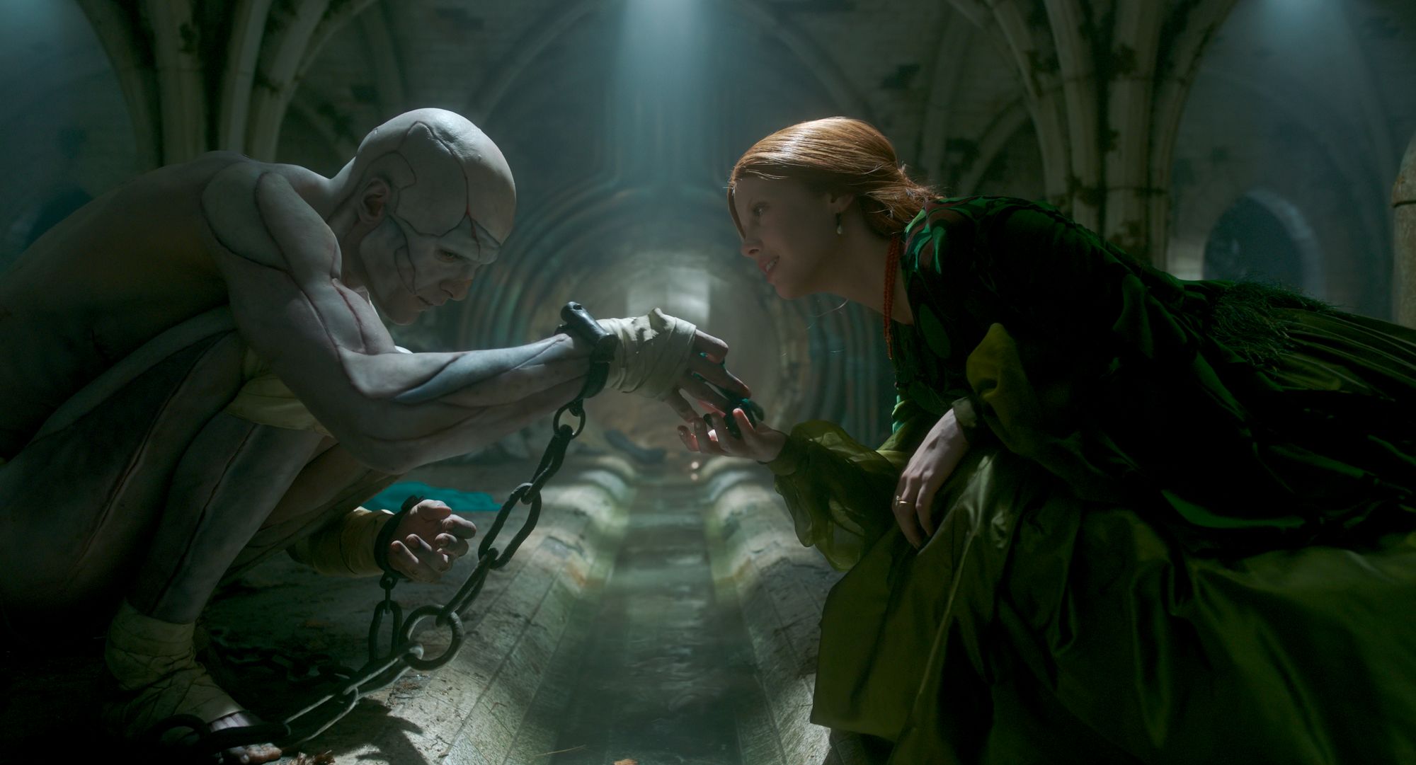 Elordi y Mia Goth en ‘Frankenstein’ de Del Toro