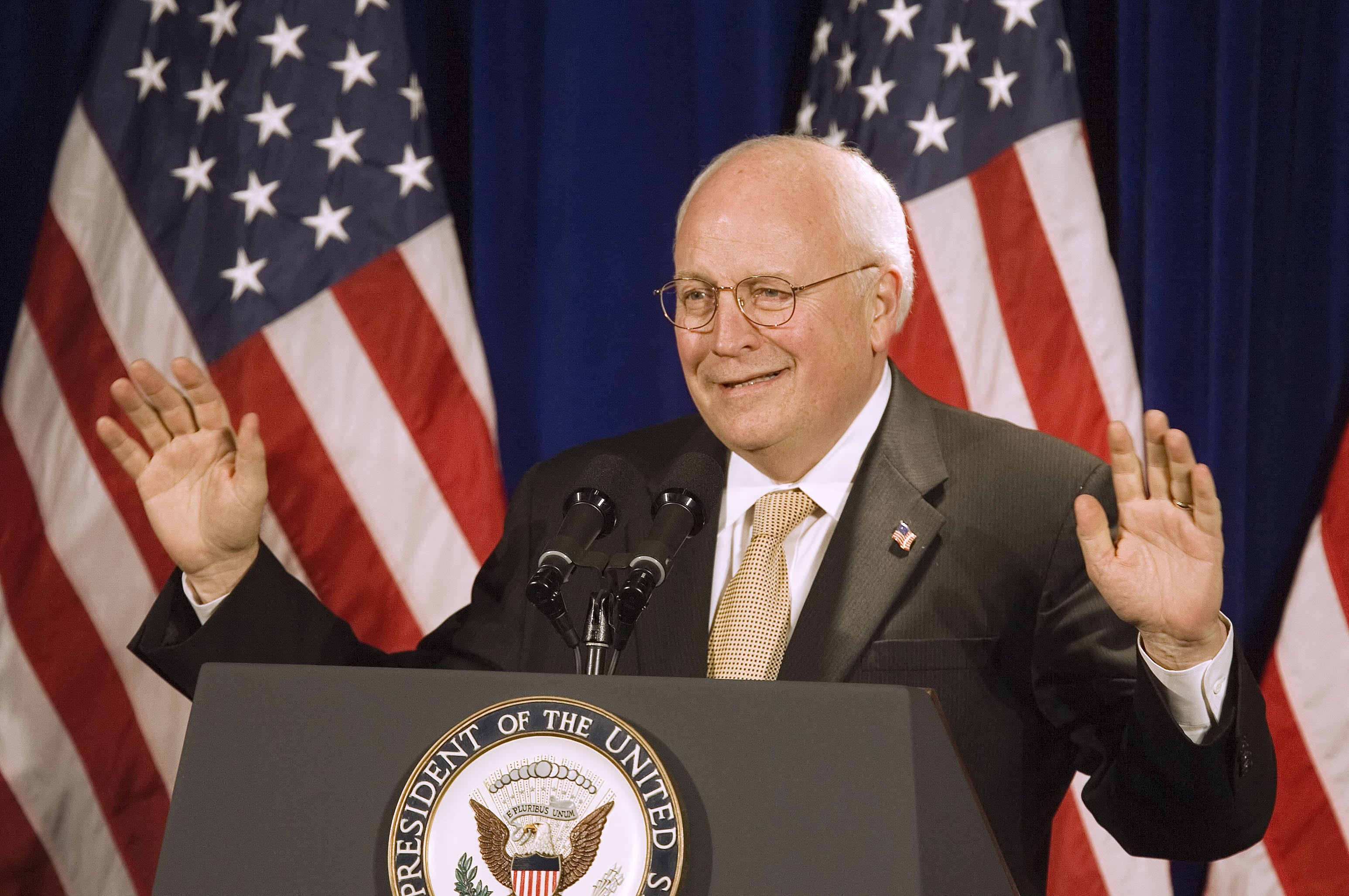 En declaraciones a CNN, el cardiólogo de Dick Cheney habló de los complicados problemas de salud del exvicepresidente tras su muerte a los 84 años.